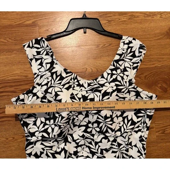 Lands' End Size 22W Chlorine Resistant Soft Cup Tummy Control Swimsuit One Piece - Picture 8 of 9